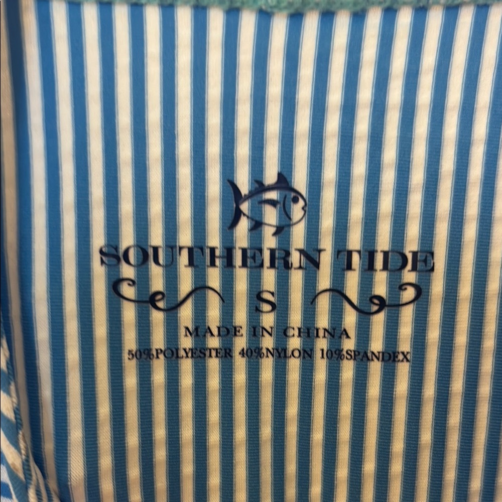 Southern Tide Rash Guard - Picture 3 of 4